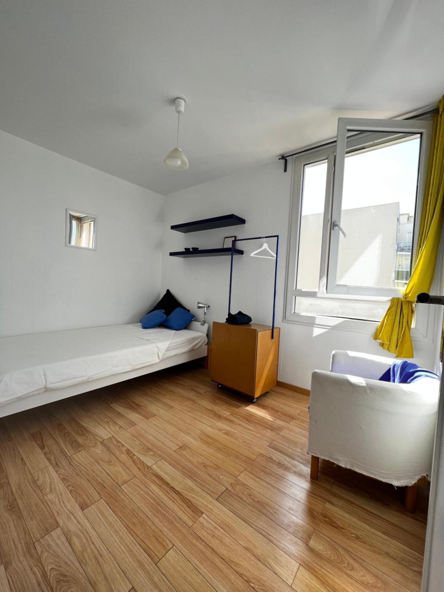 Chambre Famille D'Accueil Entre Paris Et Disney Douze Minutes Centre Paris Quinze Euros De Plus Pour Frais De Menage Ньои-сюр-Марн Екстериор снимка